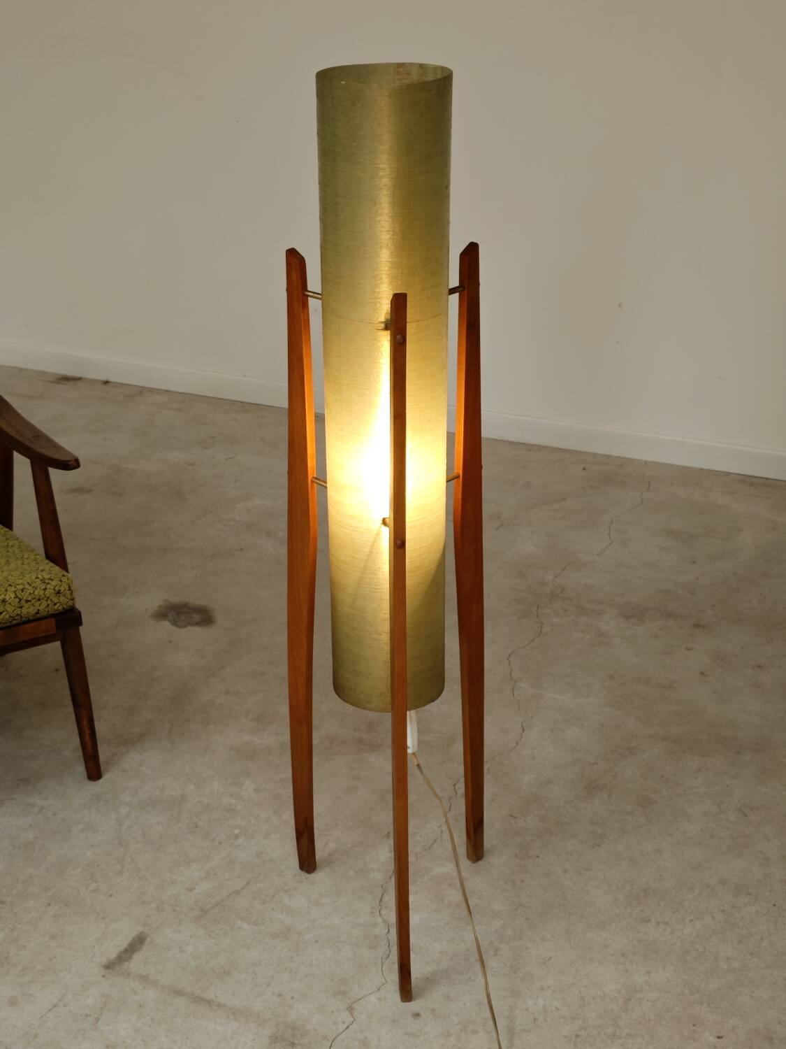 Rocket green floor lamp by Novoplast fiber and wood 1960