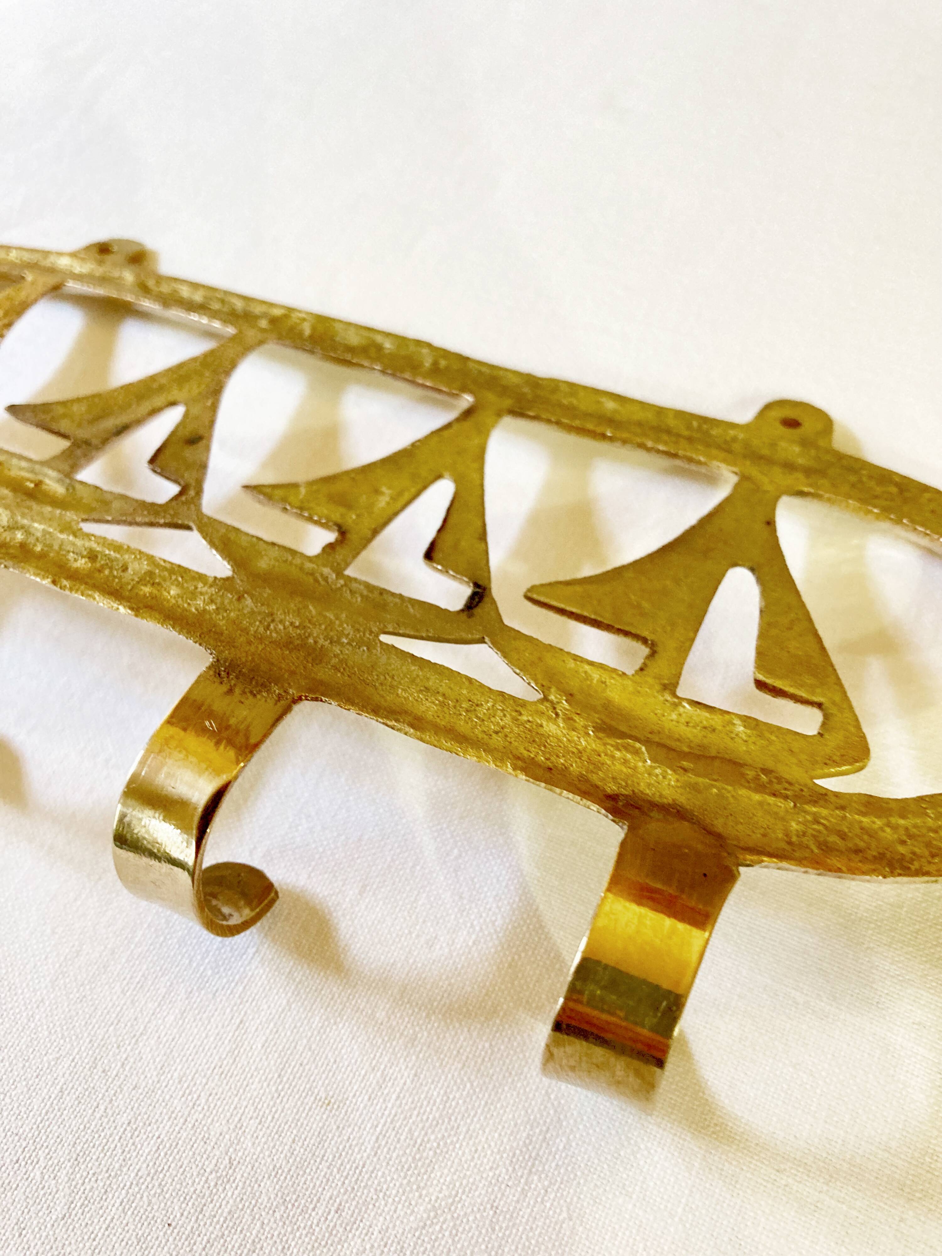 Coat hook in gilded brass, sailboat motifs