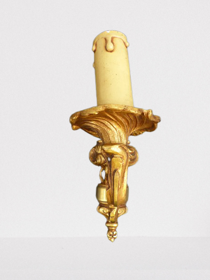 Louis XV style bronze wall lamp