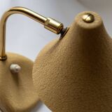Petite lampe de table laquée beige du milieu du siècle avec abat-jour réglable, années 1950