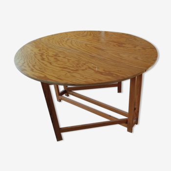 Foldable oval half-moon table, sliding legs