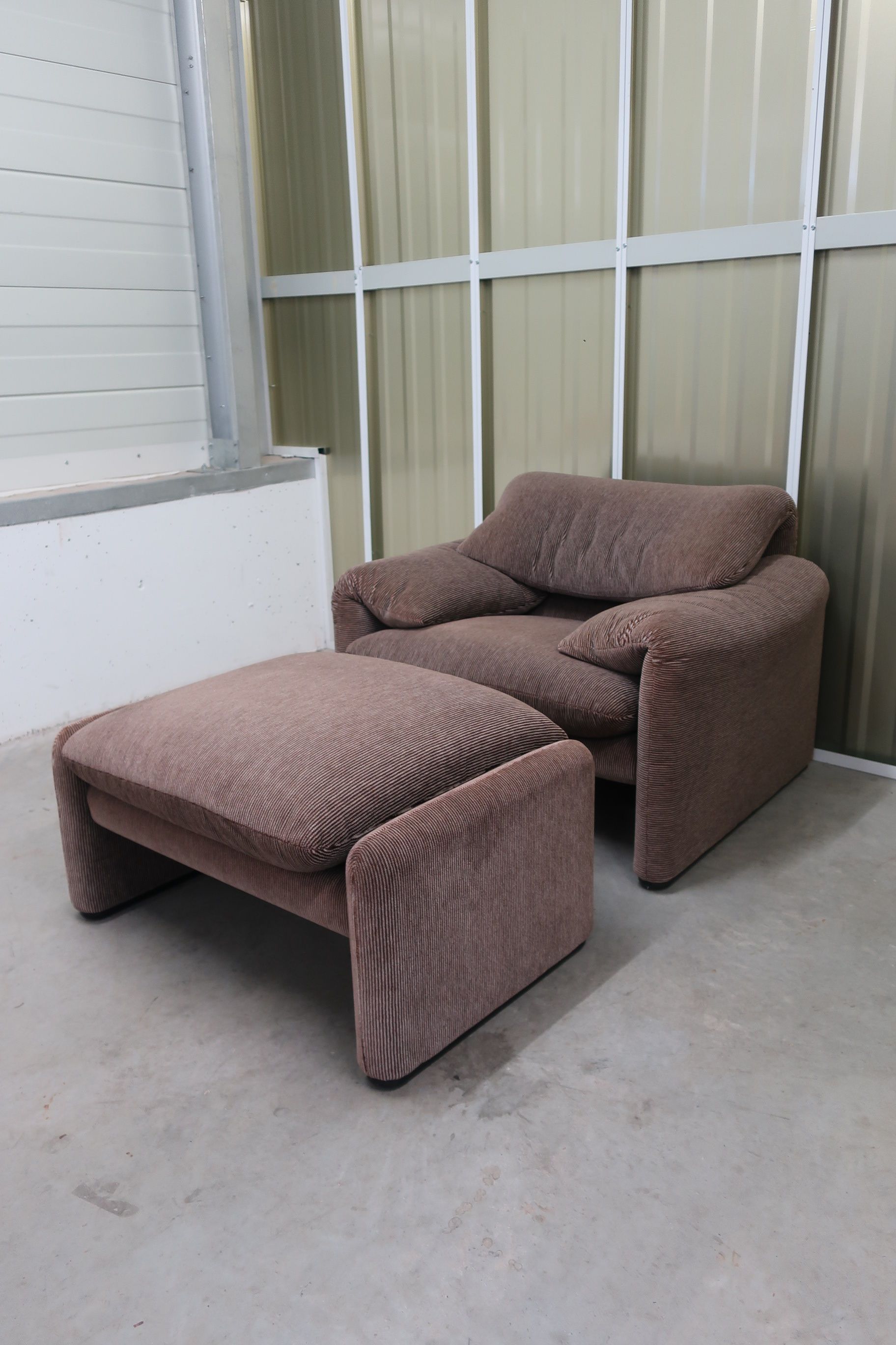 Vintage Maralunga chair and footrest by Vico Magistretti for Cassina