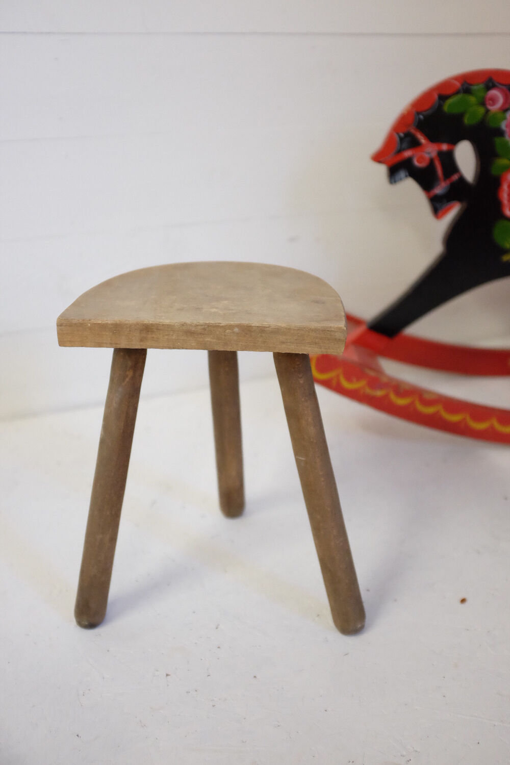 Half-moon farm stool