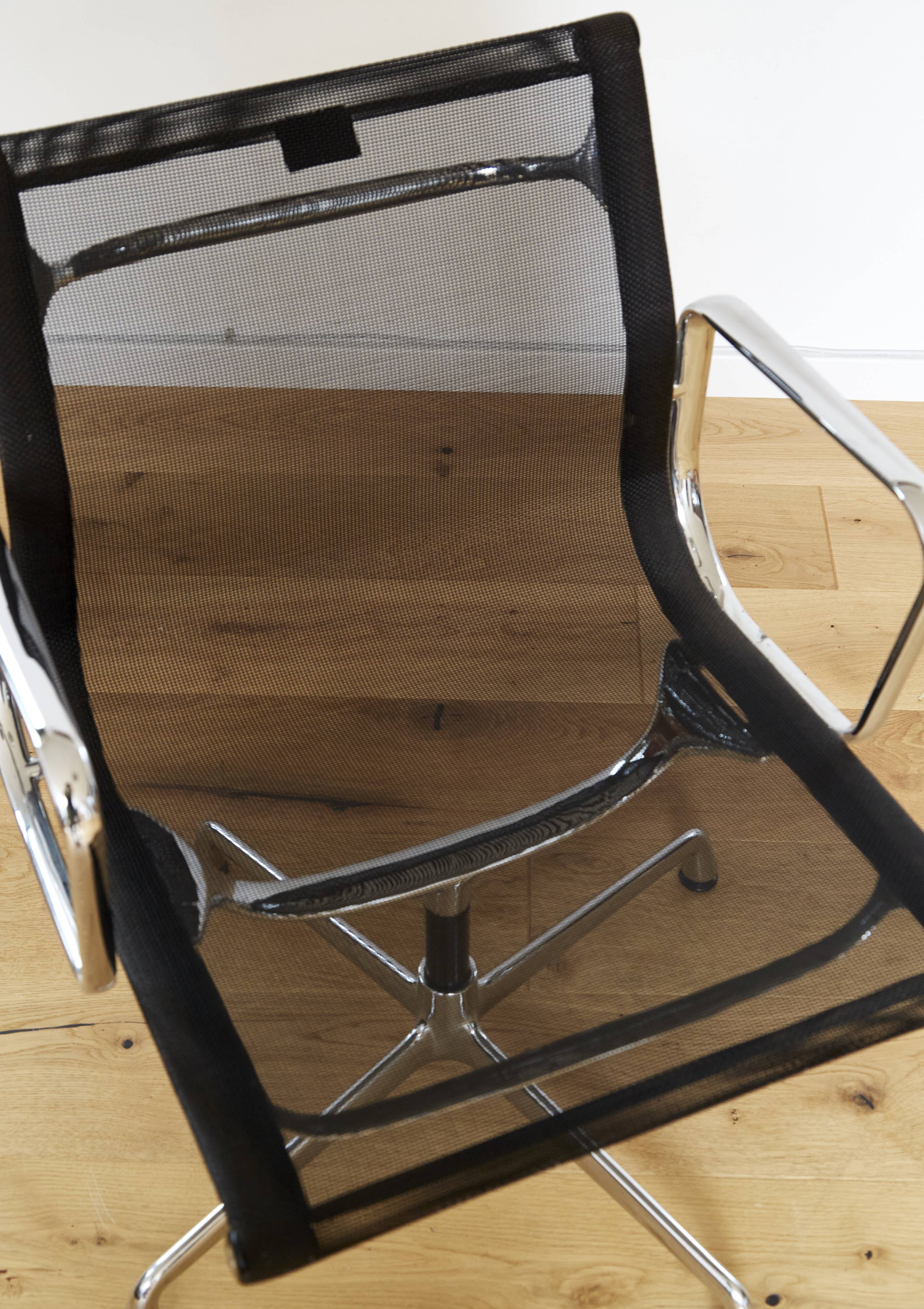 EA 108 Swivel Chair by Charles & Ray Eames for Vitra