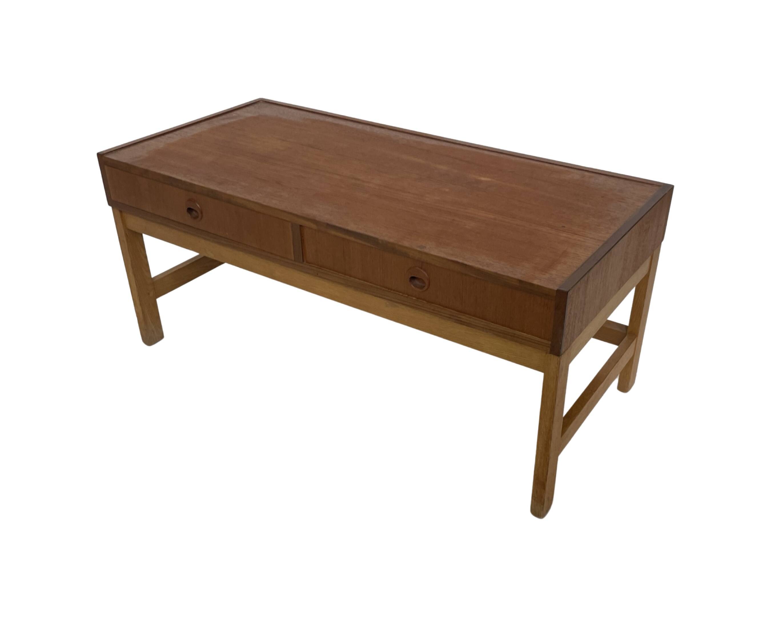 Meuble bas vintage danois modèle 1960, placage de teck