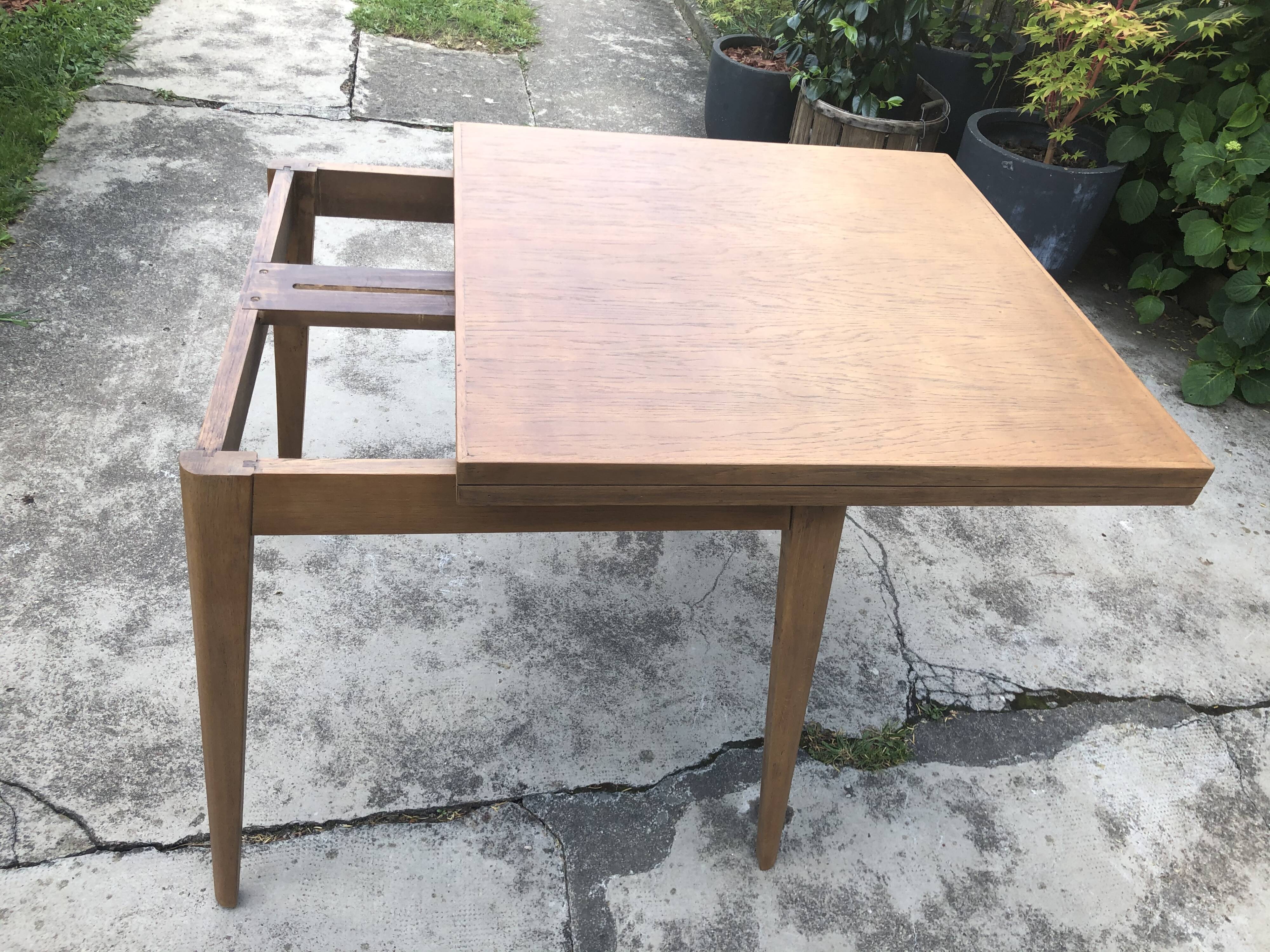 Vintage wallet table