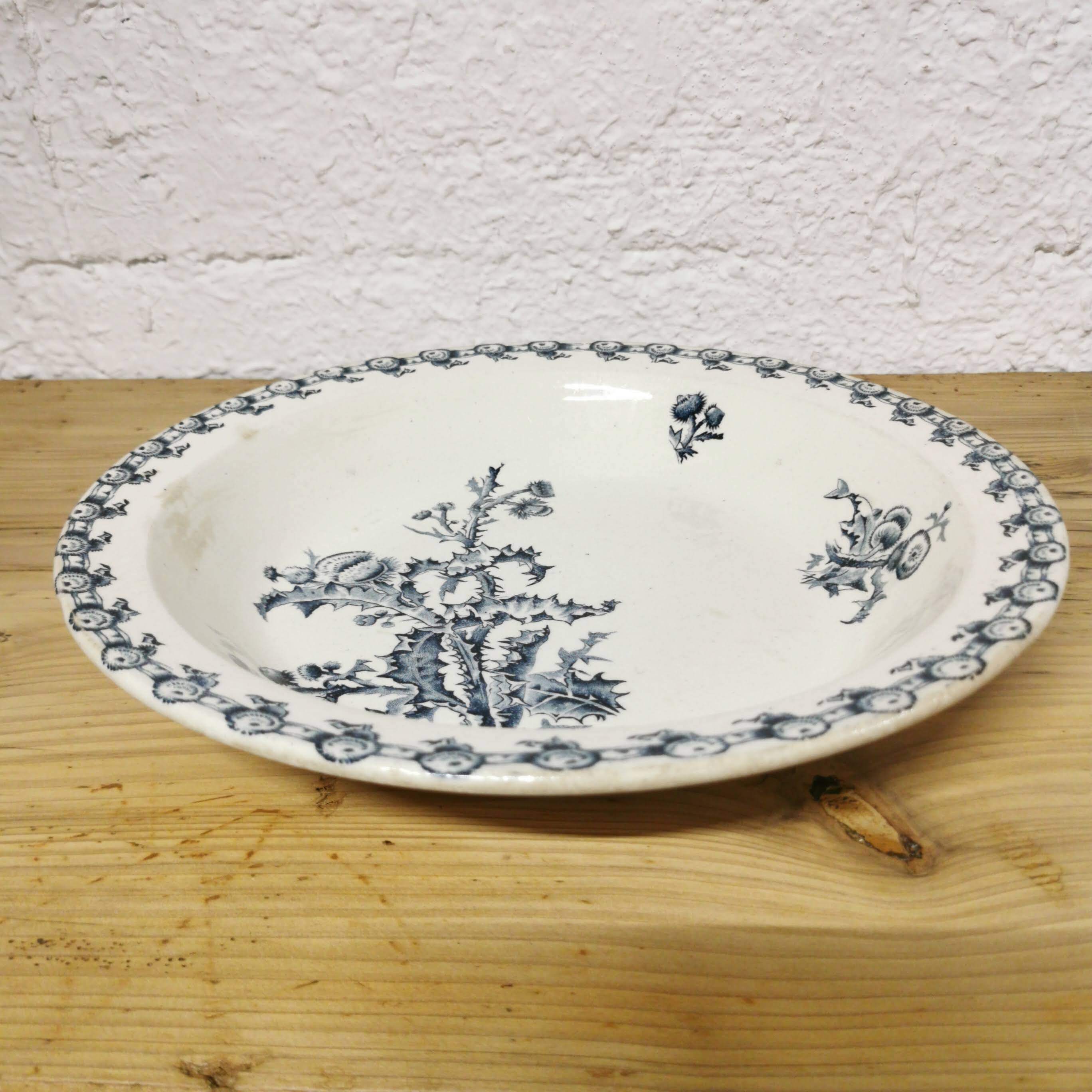 Shallow dish Chardons Gien - late 19th century