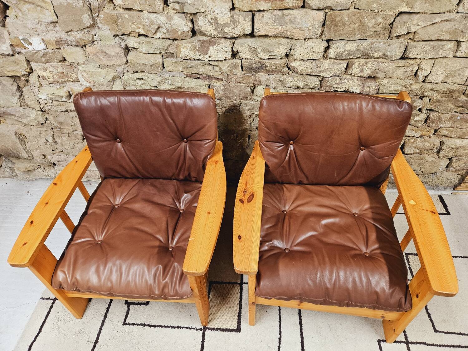 Pair of leather armchairs 1980
