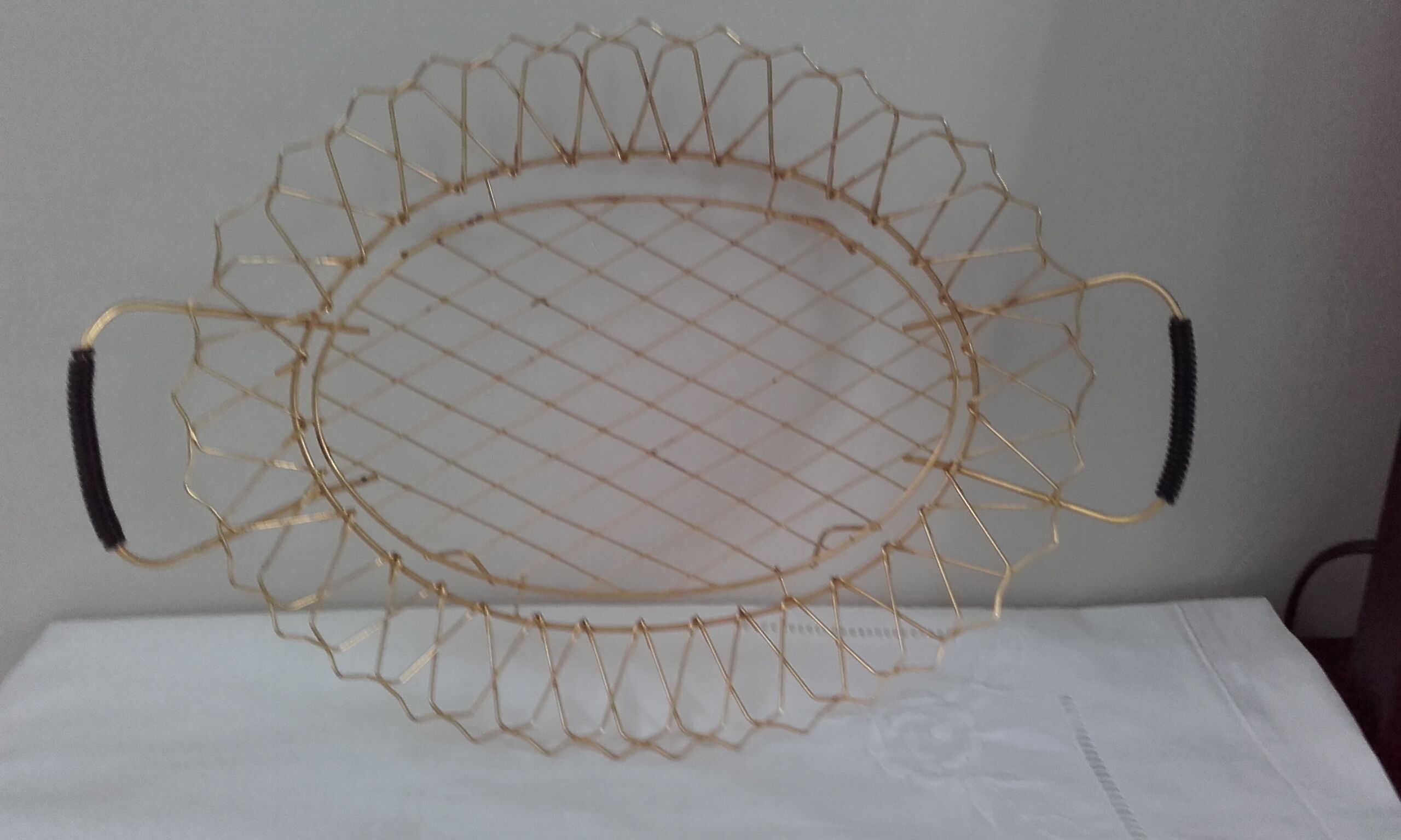 Lot 2 brass baskets and scoubidou 60s