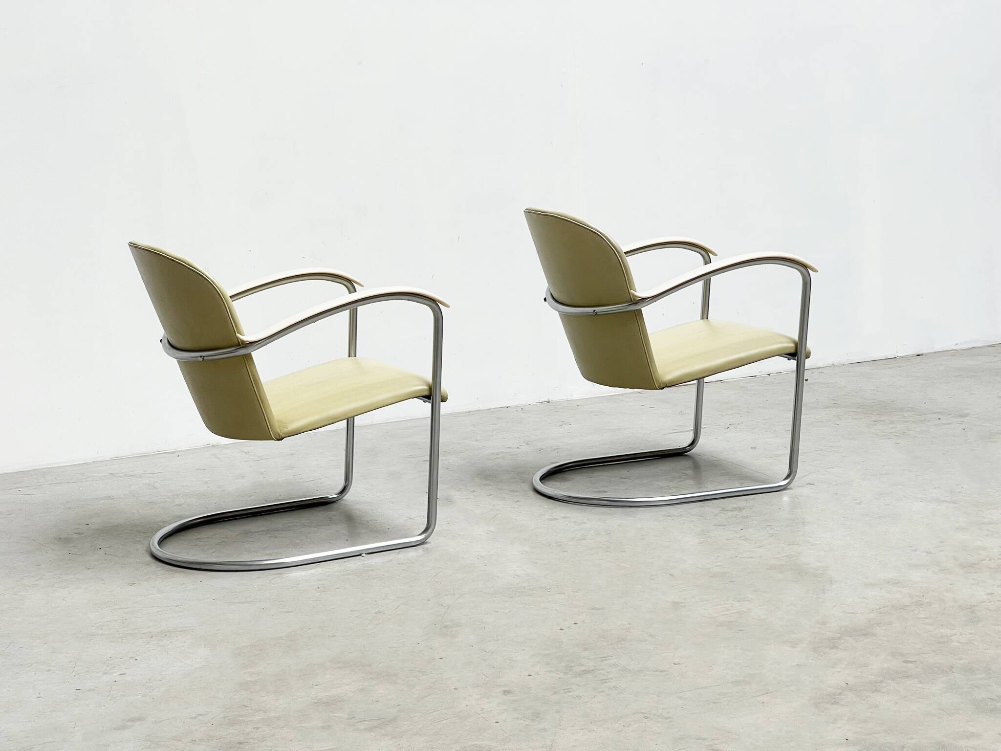 Pair lounge chairs model 414 by WH Gispen model 414