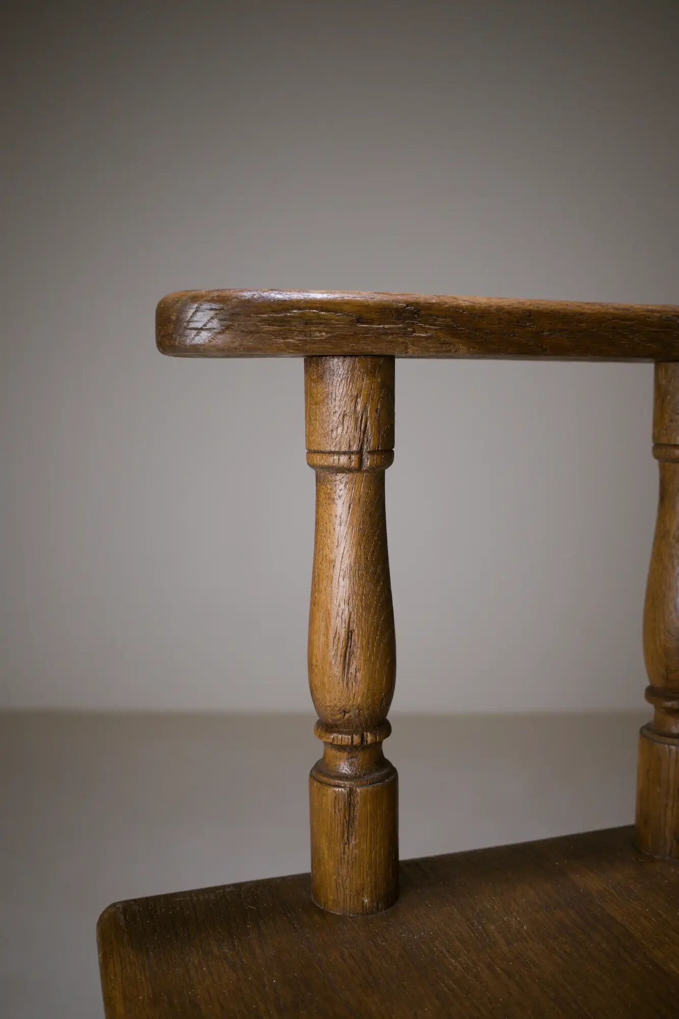 Swivel armchair in carved oak with ball bearings, early 20th century.