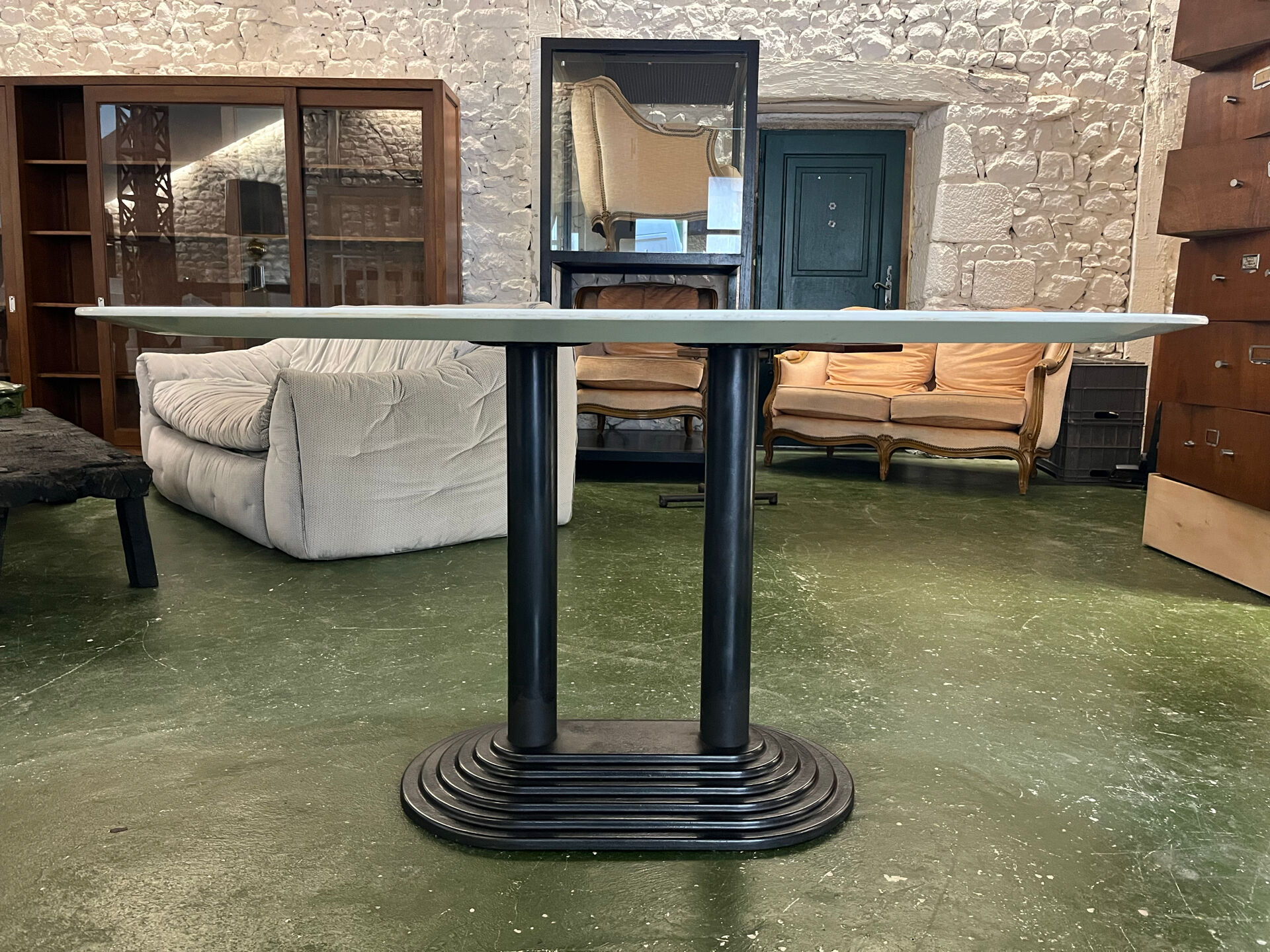 Oval dining table