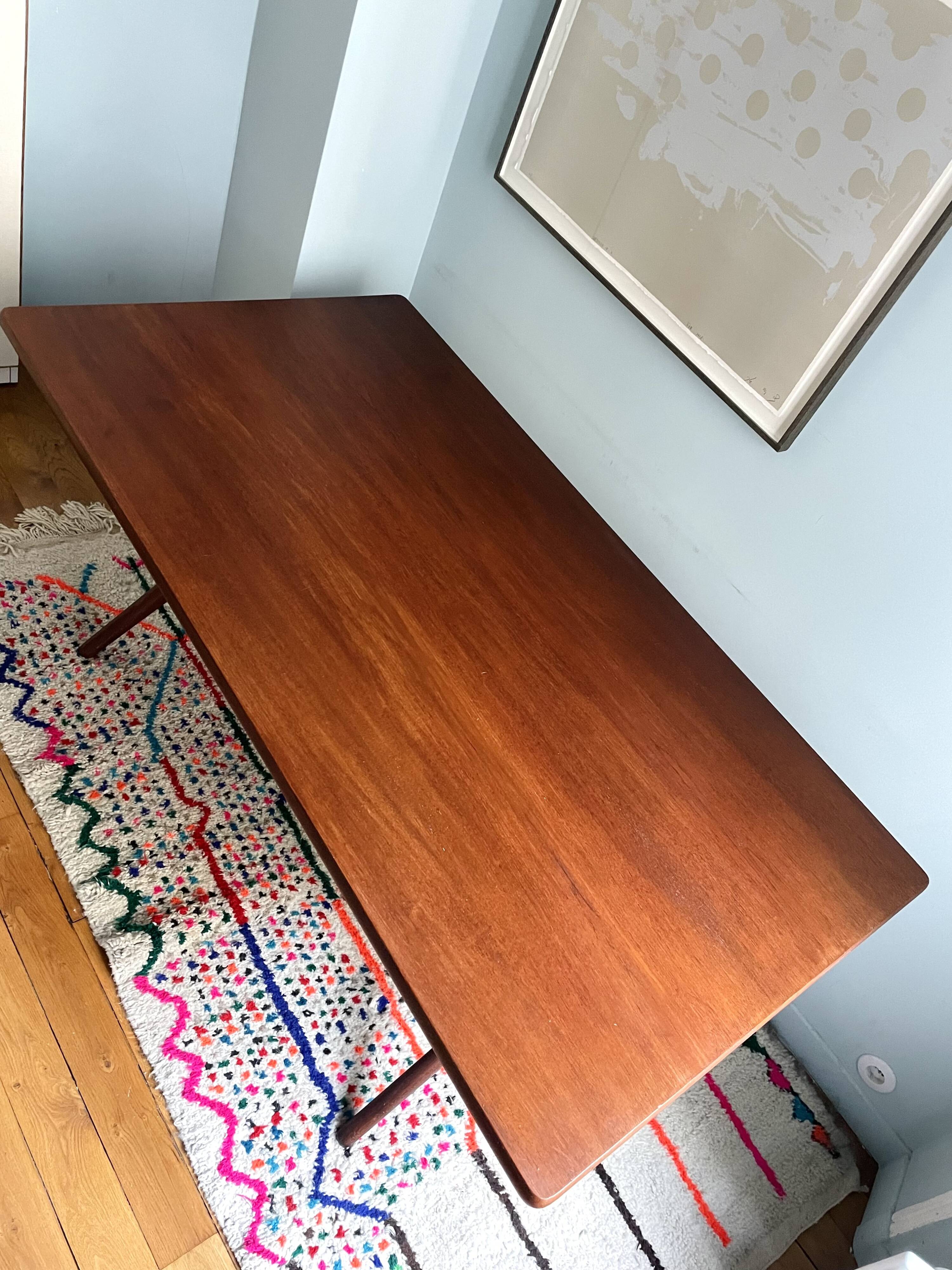 Table Hans Wegner