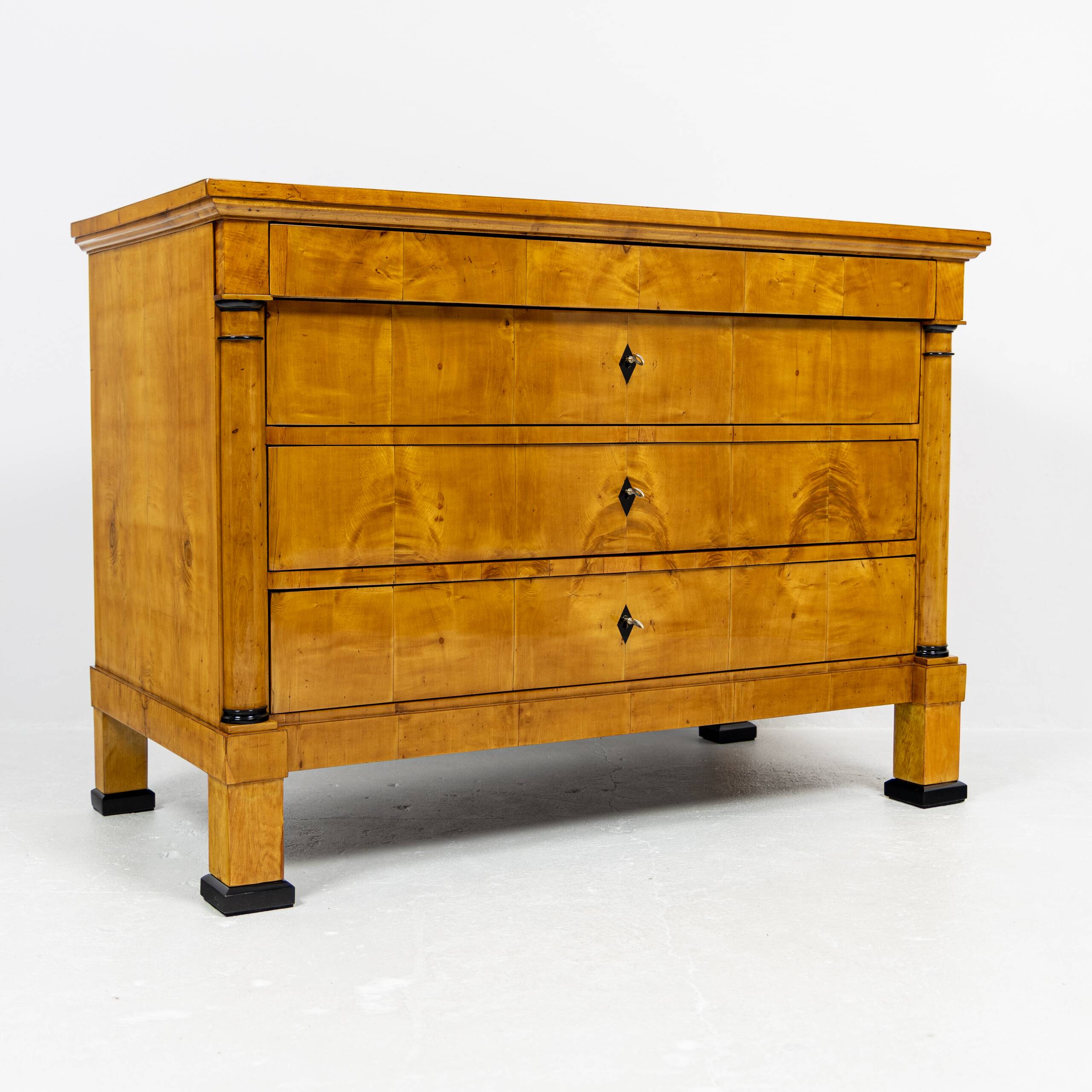 Biedermeier commode in birch veneer 1820-1830