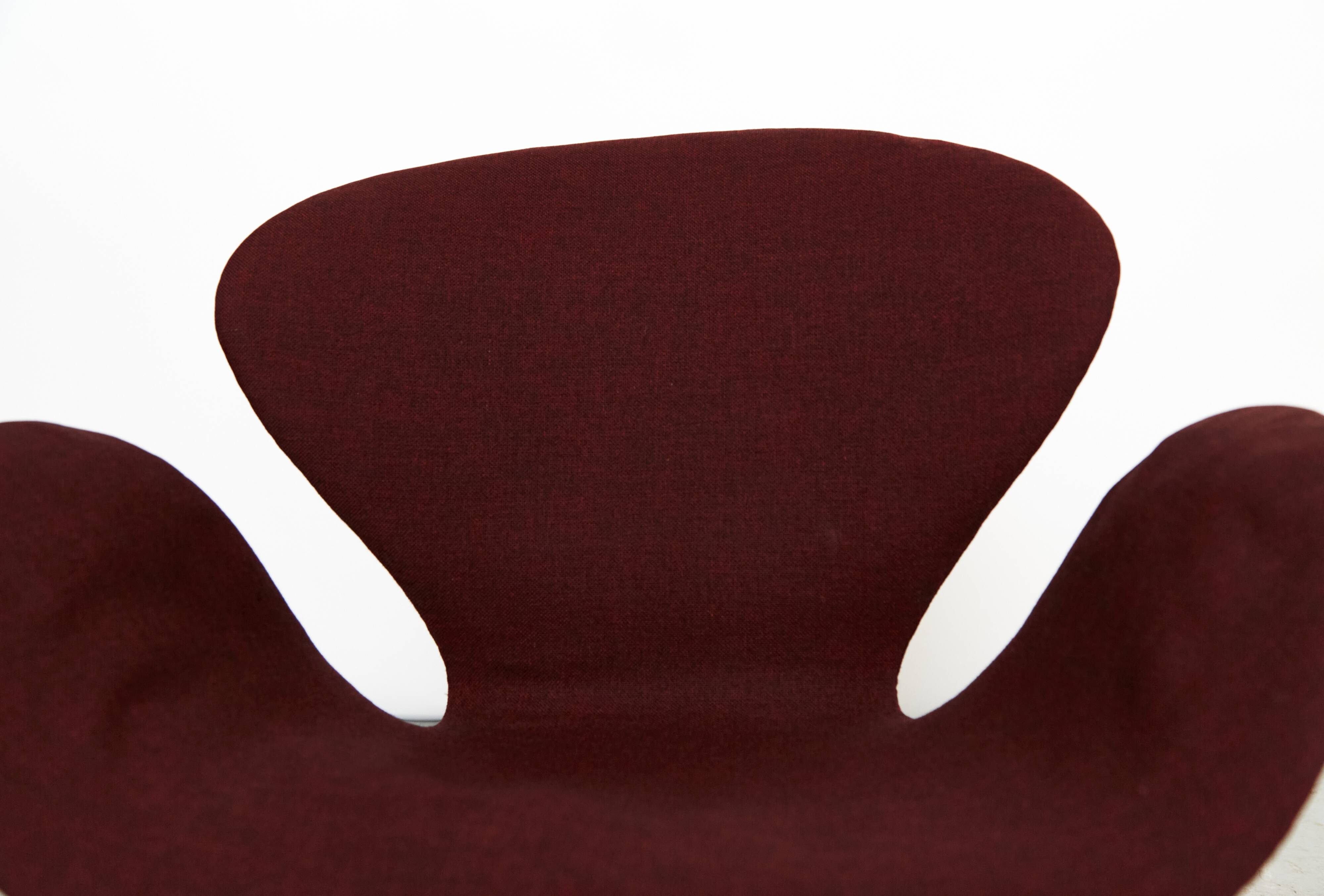 Arne Jacobsen Swan Chair for Fritz Hansen