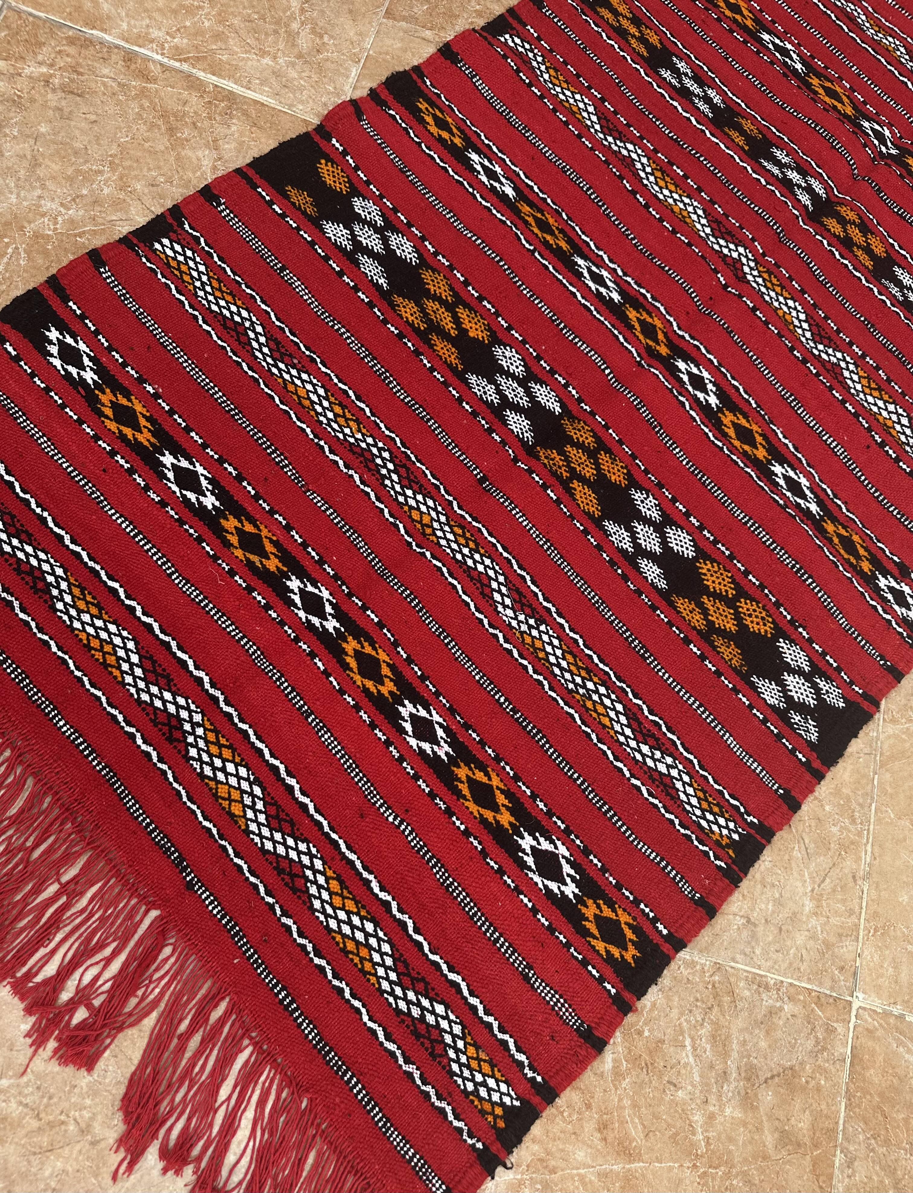 Moroccan Berber rug handwoven 100% organic wool from