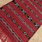 Tapis berbère marocain tissé à la main 100% laine biologique provenant