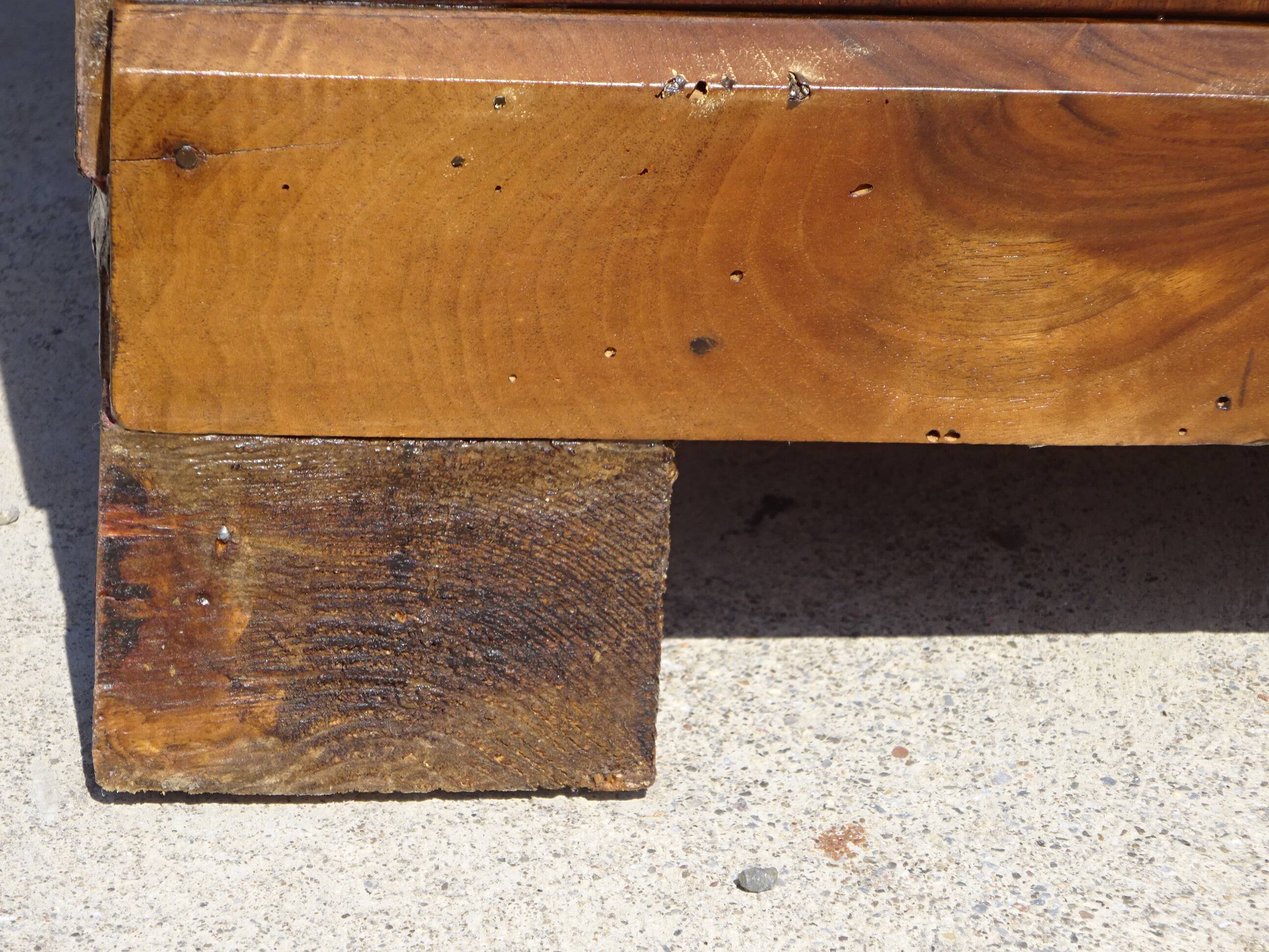 Antique Louis Philippe chest of drawers made entirely of walnut.
