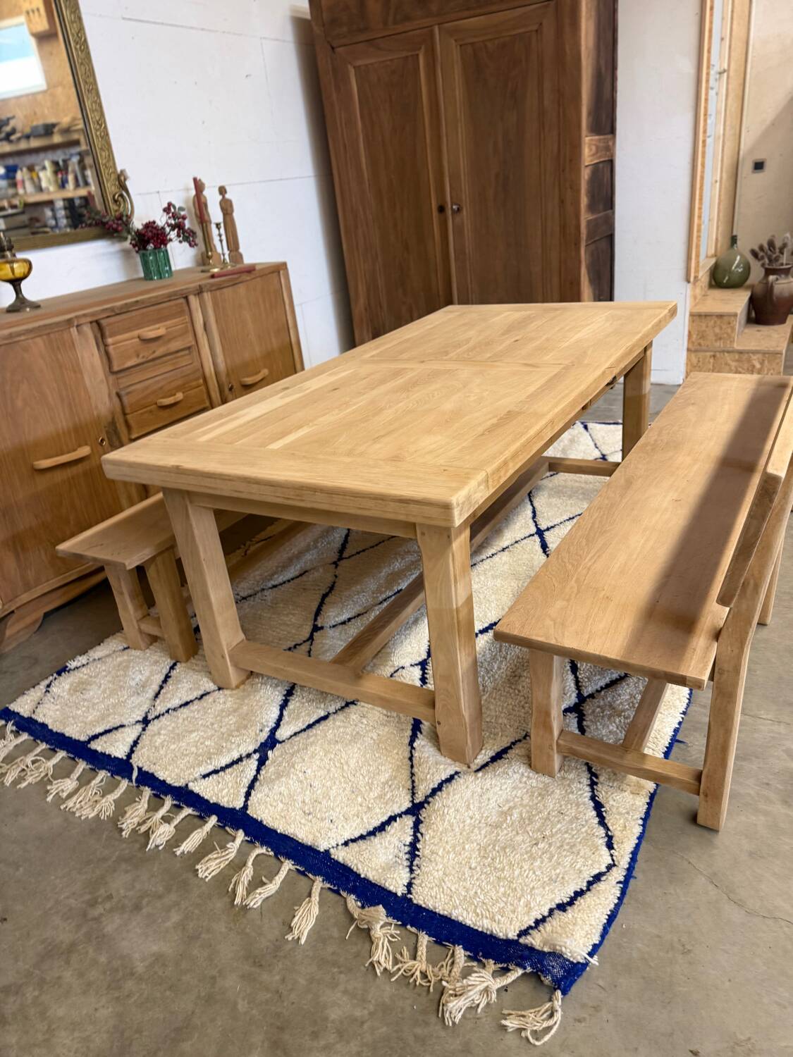 Solid oak extendable farmhouse table with 2 drawers.
