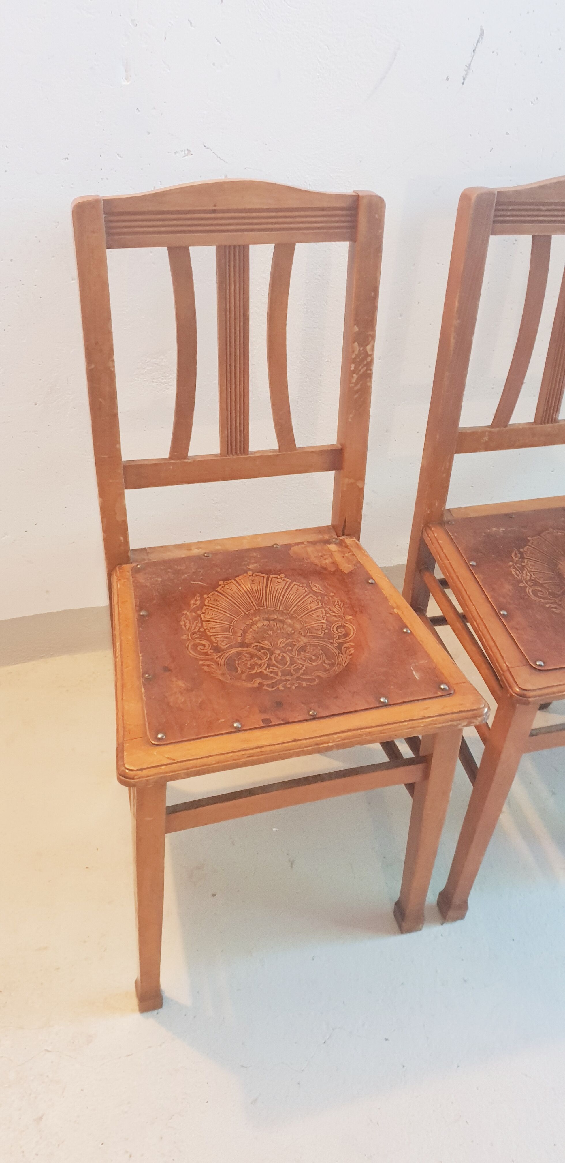 Chaises bistrot  décor gravé