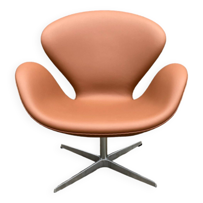 Fritz Hansen Swan chair by Arne Jacobsen in Cognac leather, NEW condition!!