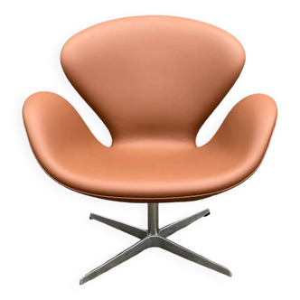 Fritz Hansen Swan chair by Arne Jacobsen in Cognac leather, NEW condition!!