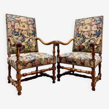 Paire de fauteuils en noyer de style Louis XIII, XIXème siècle
