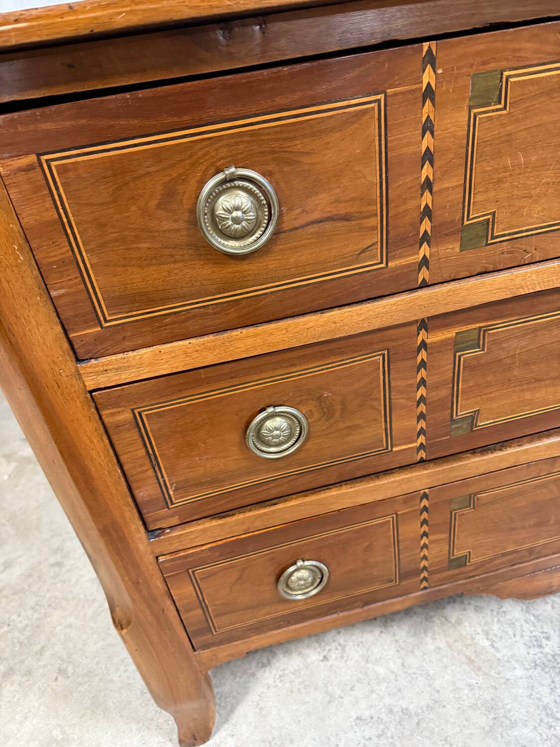 Antique chest of drawers