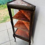 Vitrine d’angle style Louis XV