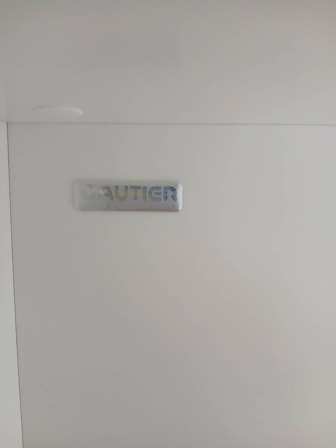 Gautier corner library – contemporary white lines