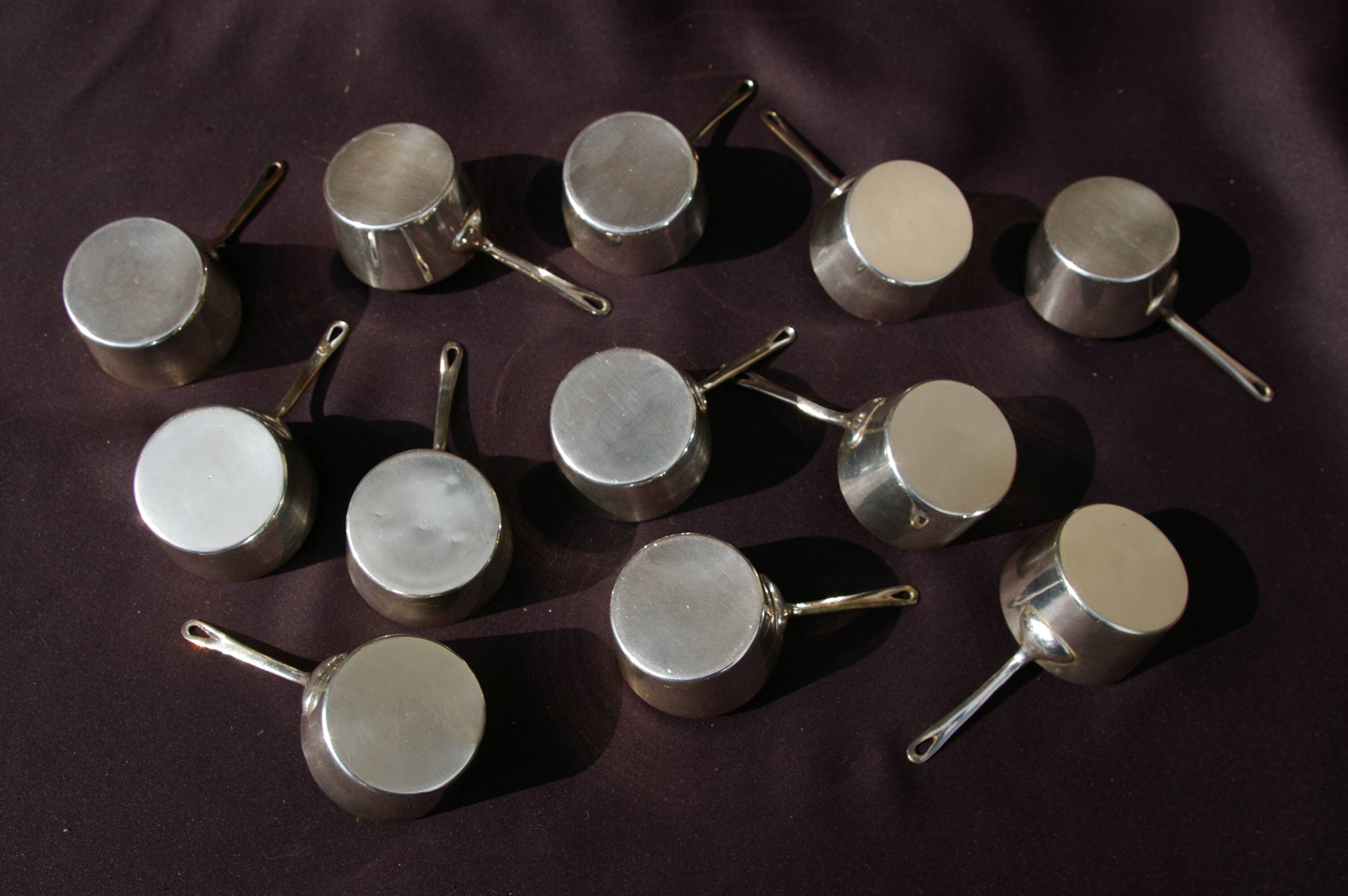 12 mini pans in silver metal