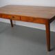 Table à manger rustique française vintage en cerisier du XXe siècle