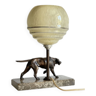 Lampe art déco sur marbre chien à l'affut