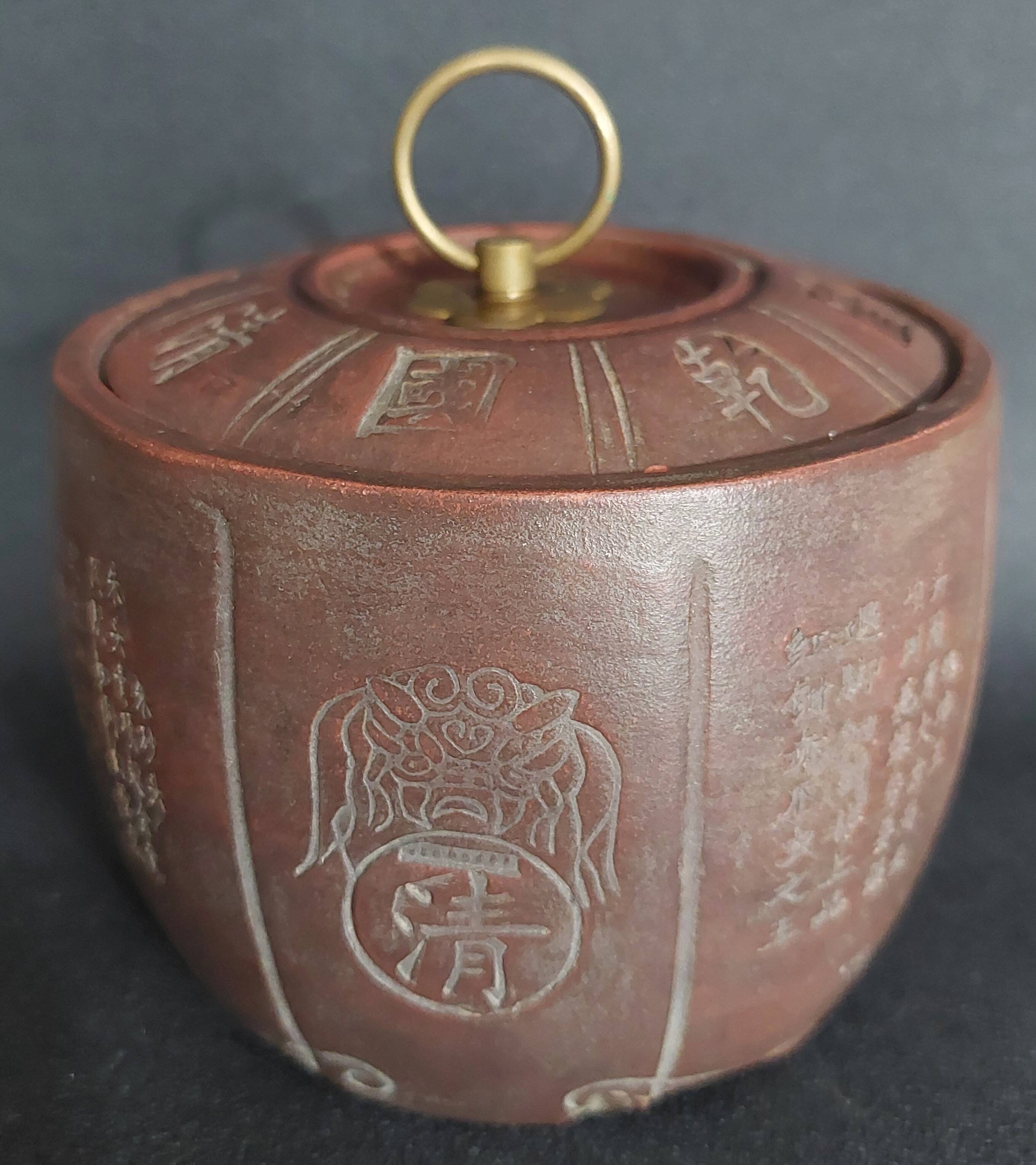 China Yixing Qing Dynasty 19th century terracotta tea pot