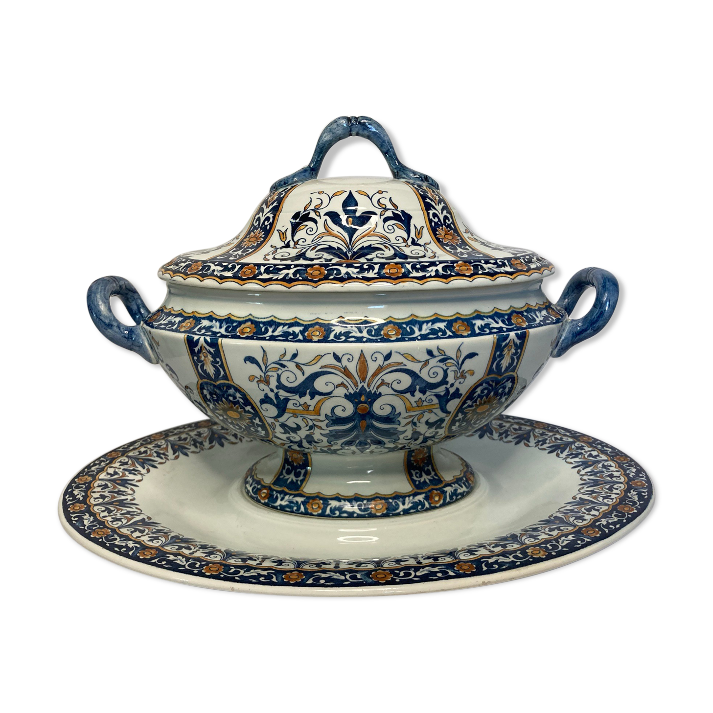 GIEN Soup and sleeping in earthenware decoration of lambrequins XXth
