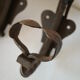 Paire de patères en fer forgé ancienne