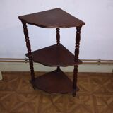 Etagère d’angle sur pieds