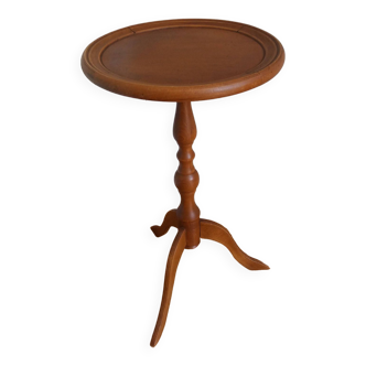 Tripod pedestal table