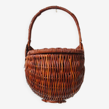 Woven rattan wall basket