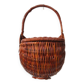 Woven rattan wall basket