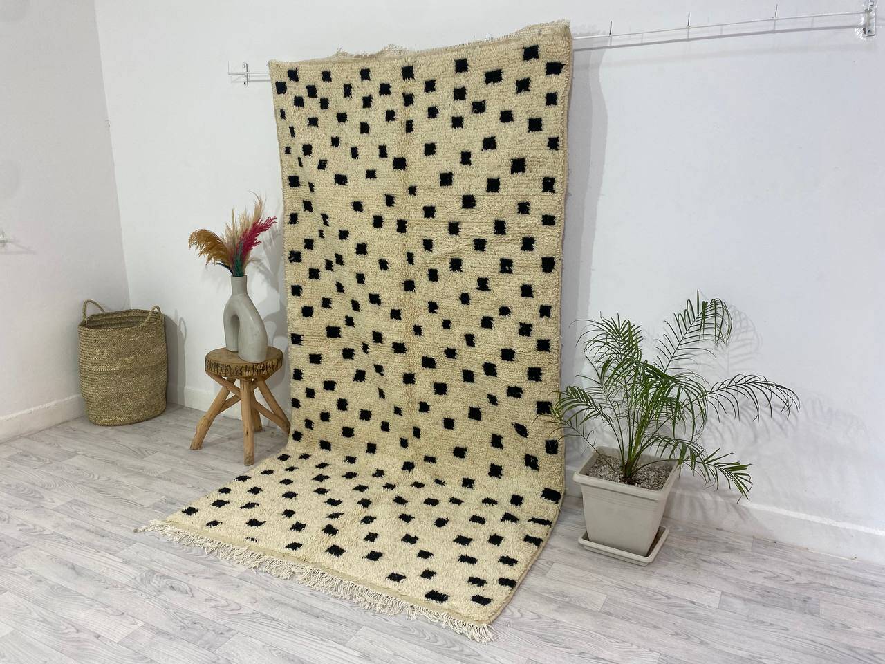 Handmade wool berber rug 276 x 157 cm