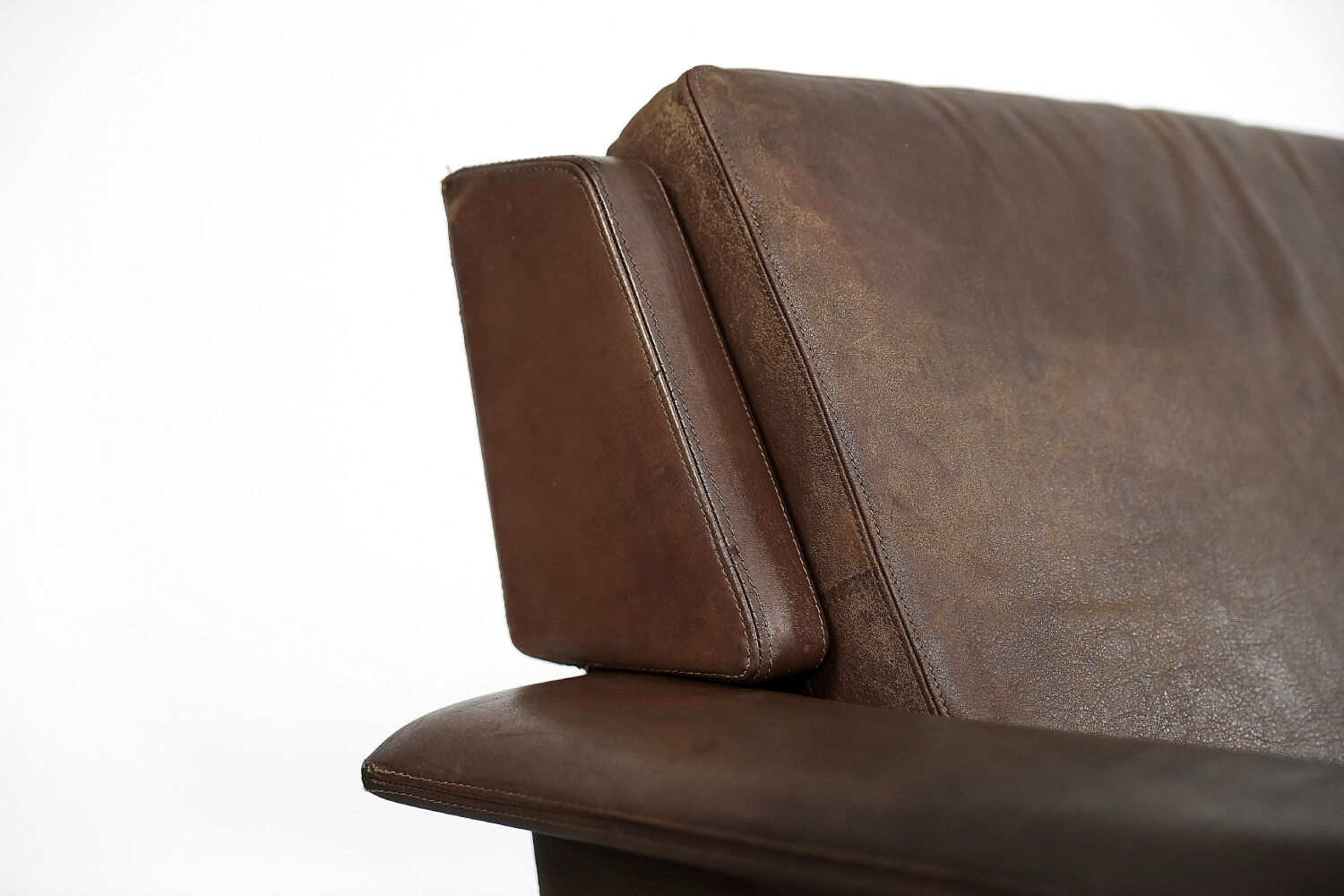 Vintage modern two-seater canapé in brown leather 3330 by Arne Vodder for Fritz Hansen.
