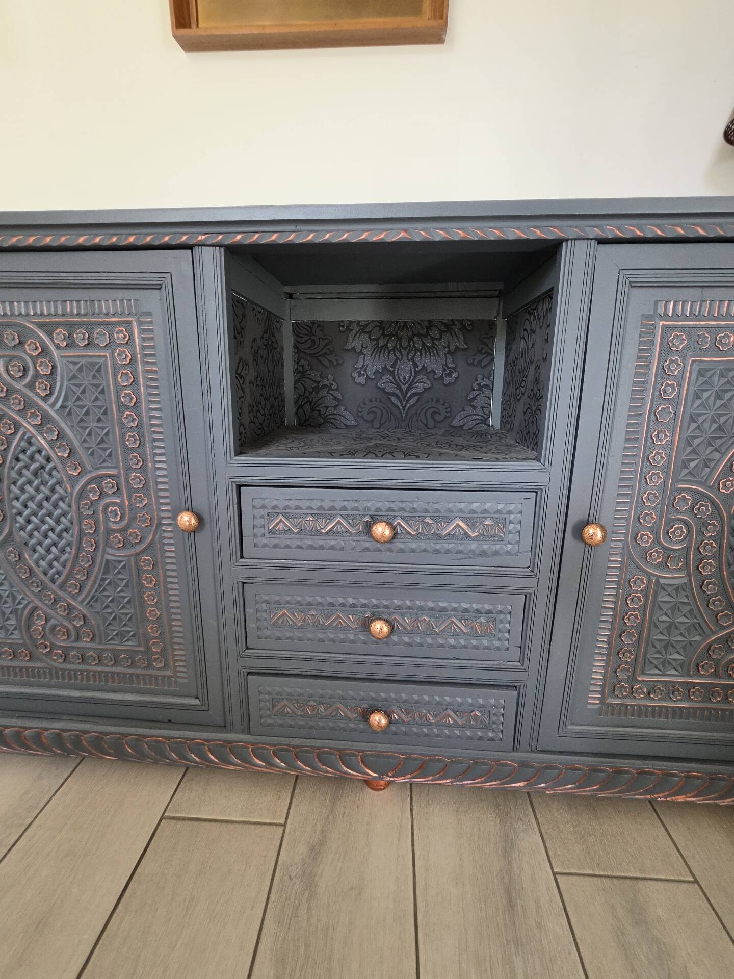 Buffet syrien gris anthracite et cuivre