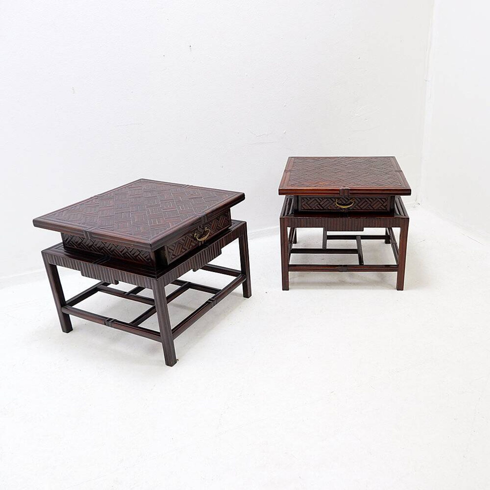 Pair of vintage pagoda tables in faux bamboo with chevron pattern - Maitland & Clasco