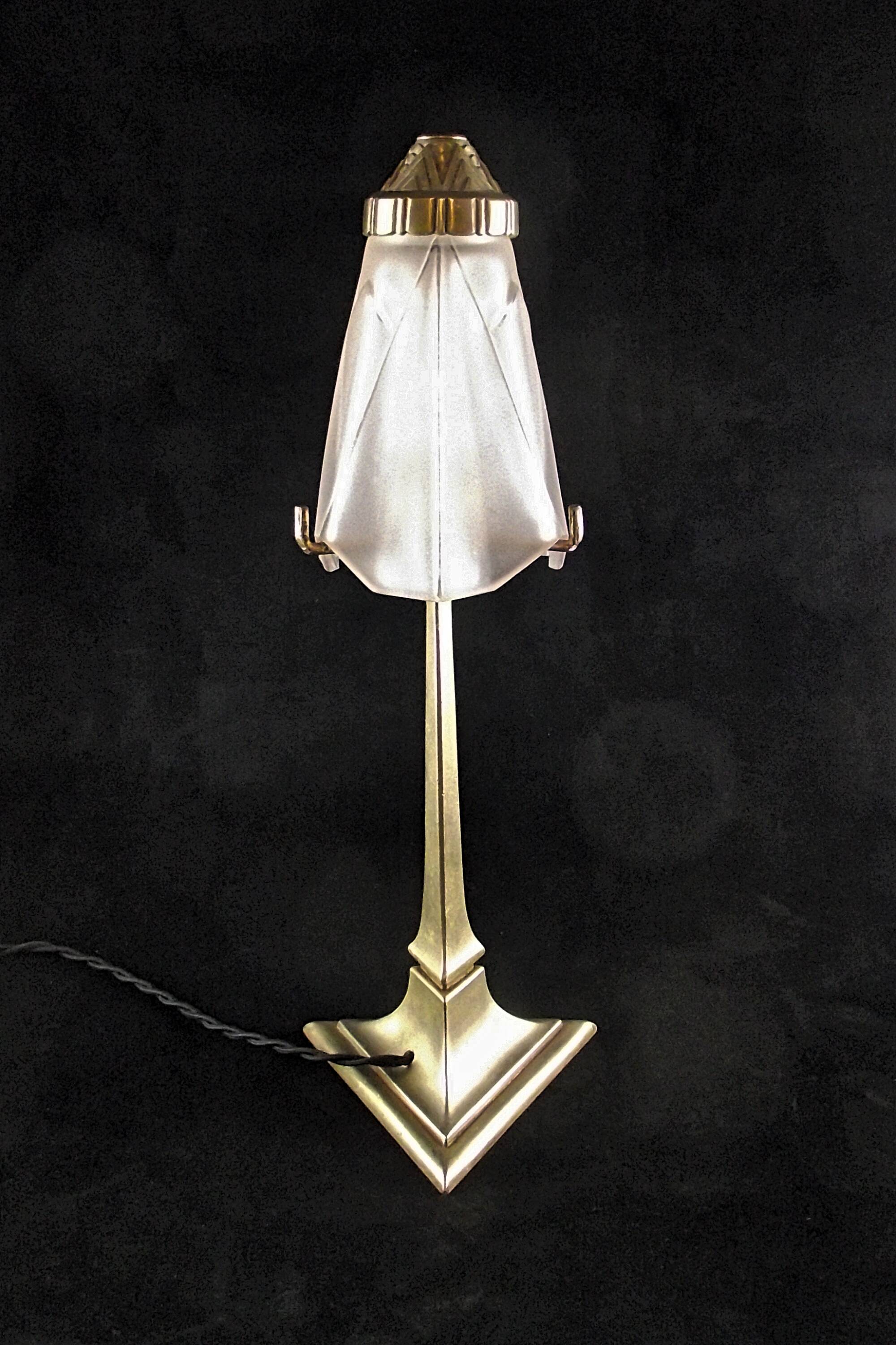 Art deco lamp signed degue with a bronze base.