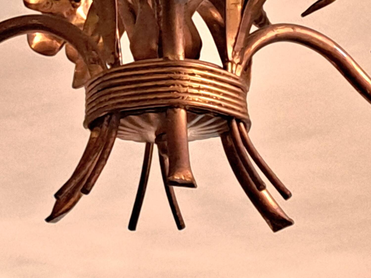 Chandelier with ears of wheat and flowers in gilded metal