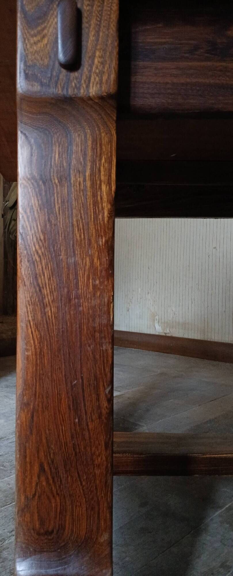 Table de ferme XXL rustique brutaliste "Olavi" en orme teinté NF meubles 12 convives