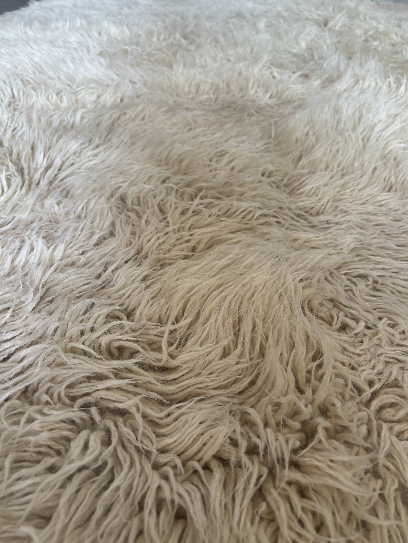 Large vintage carpet 100% pure wool Flokati with long pile from the 60s-70s.