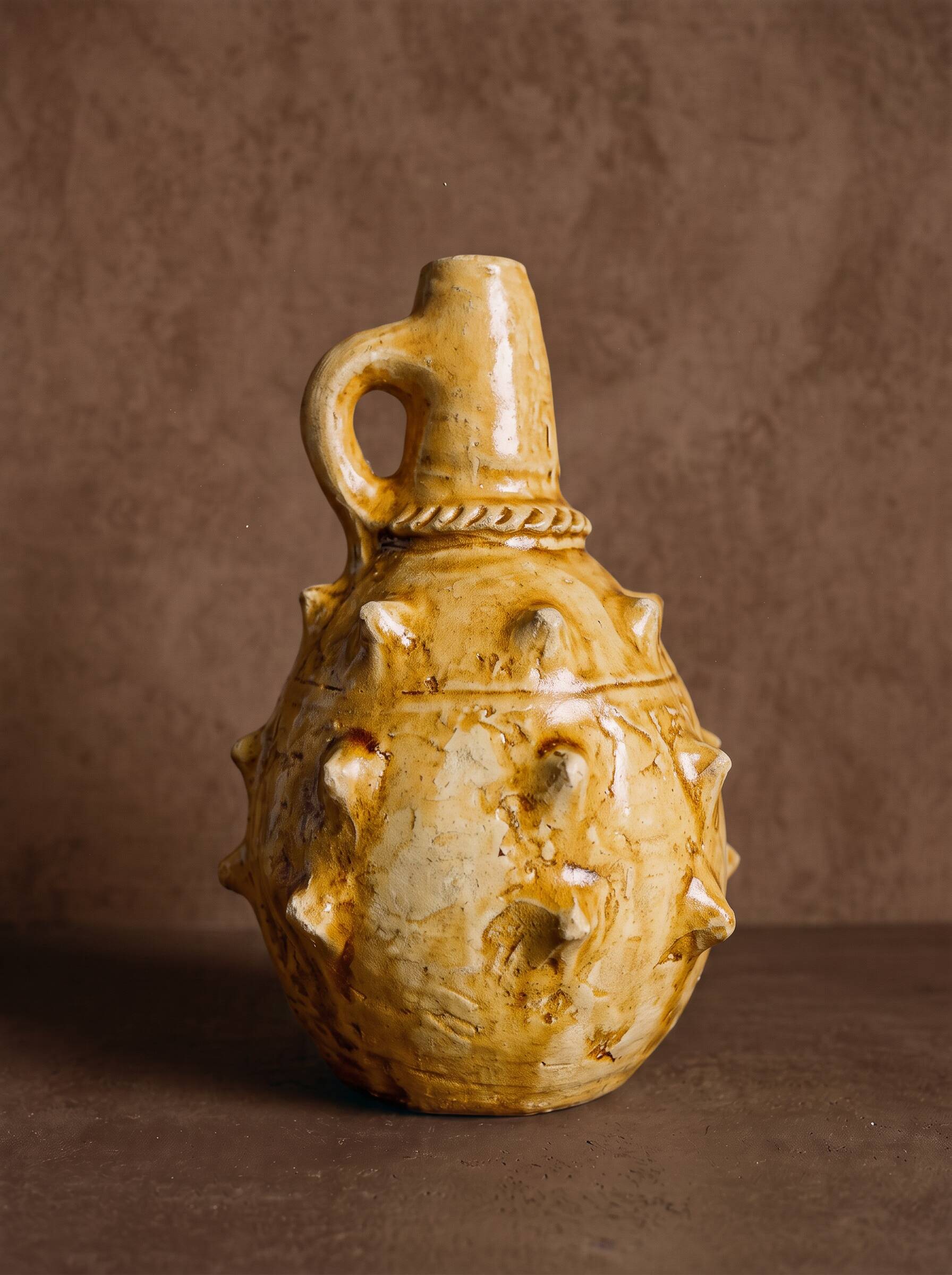 Studded amphora with twisted band