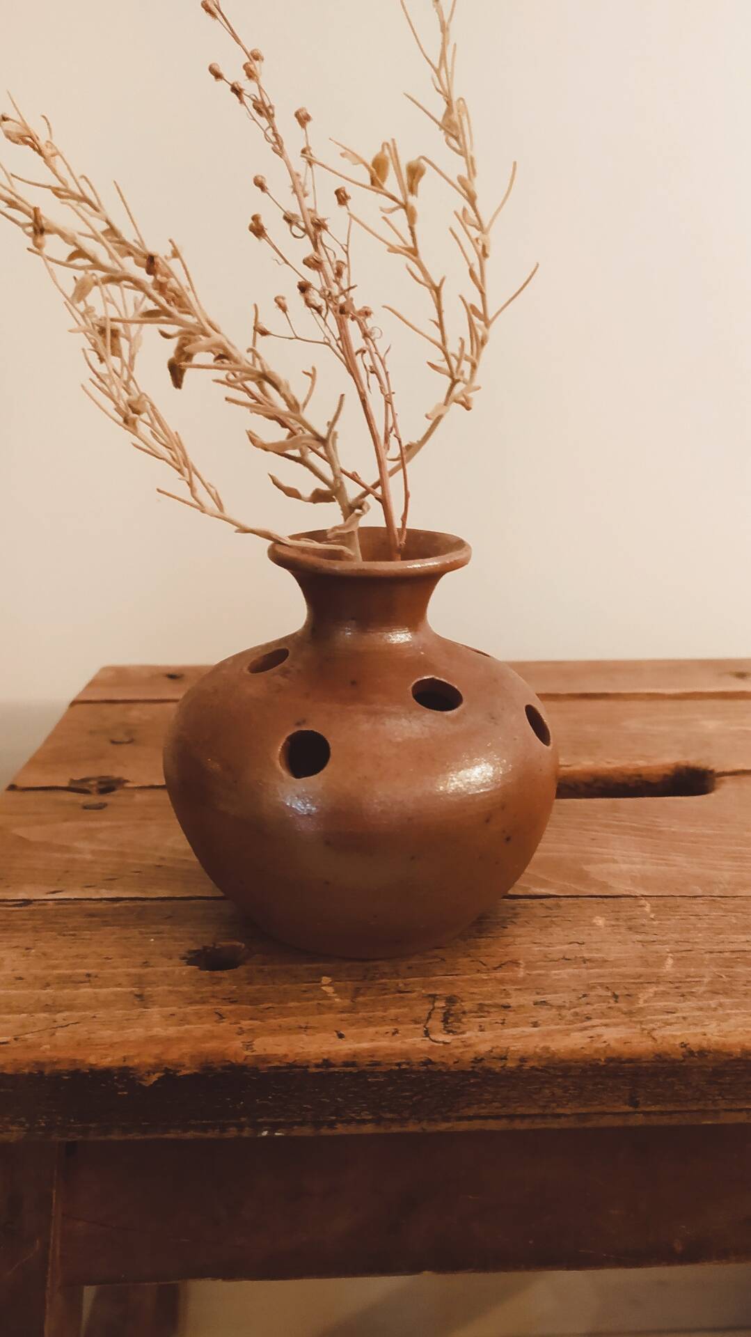 Vase pique fleurs en grès